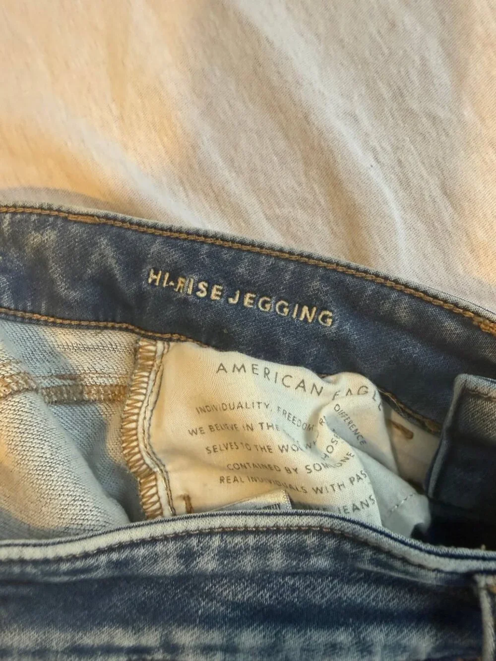 American Eagle hi Rise Jeans Size 4 Medium Blue Cotton Spandex Jeggings Raw Hem
